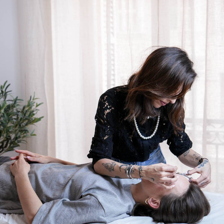 Cours en ligne et à Nice et Monaco pour tout savoir sur le Brow Lift, l'épilation et la coloration des sourcils et le réhaussement de cils.